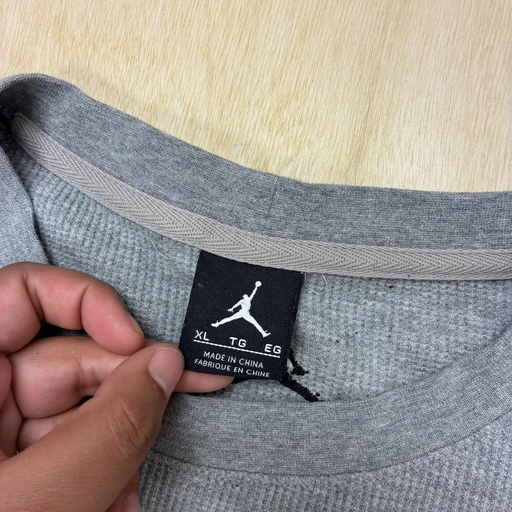 Jordan Shirt Mens XL Gray Long Sleeve Thermal Knit Jumpman Logo Top Athletic